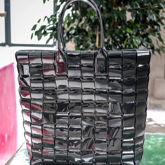 NWoT Bottega Veneta huge glossy leather tote in Bottega Dustbag - Picture 9 of 12